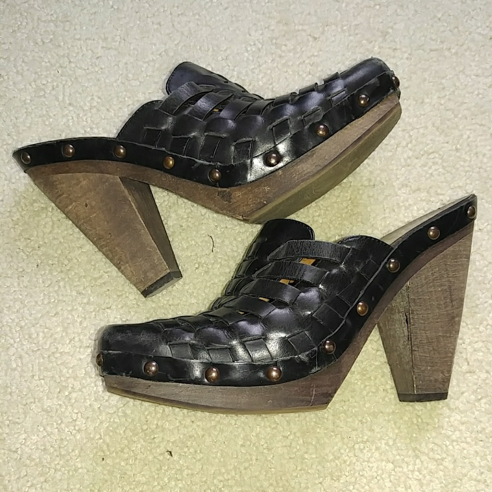 Leather mule clog
